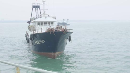 4kl1广东雷州渔民驾驶渔船出海5视频素材模板下载