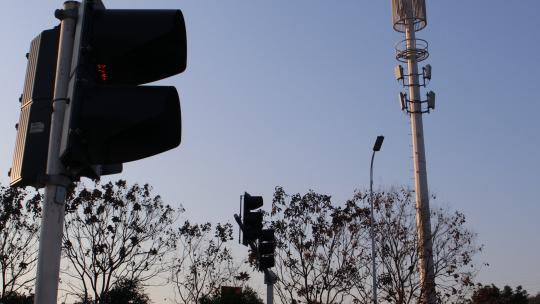 梨树山大道5G通信塔景观塔灯杆塔实拍视频视频素材模板下载