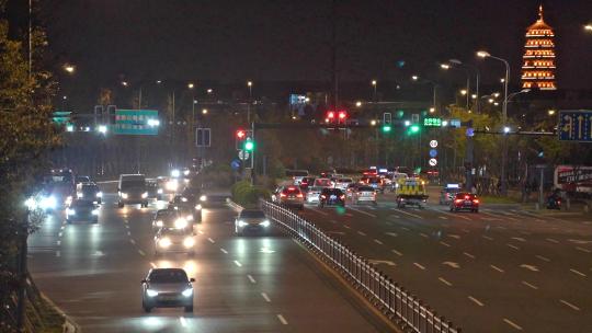 快速路隧道口夜景双向行驶车流灯光视频素材模板下载