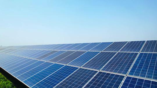 光伏基地太阳能发电清洁新能源4K航拍