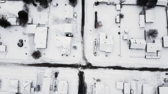 白雪覆盖的住宅区航拍