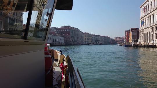 威尼斯运河-乘船旅行