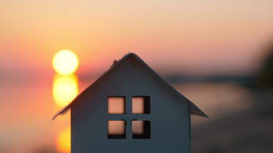 日落下的房子模型