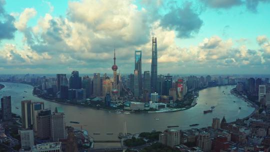上海陆家嘴航拍全家水晶天彩云与都市
