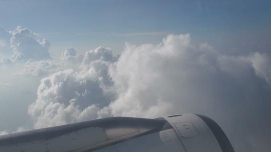 飞机上拍摄高空白云流动景色视频素材模板下载