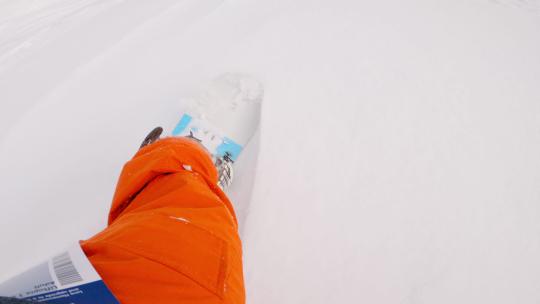 单板滑雪者的 POV 镜头视频素材模板下载