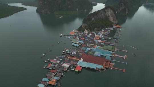 泰国攀牙湾Panyee村的鸟瞰图。