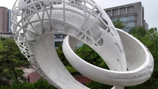 青岛连接奥运雕塑