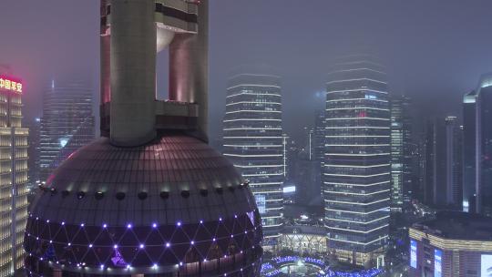 上海东方明珠电视塔大雾风光