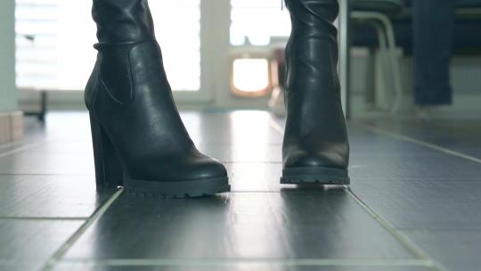 黑色高跟鞋-女上司女强人走路-职场视频素材模板下载