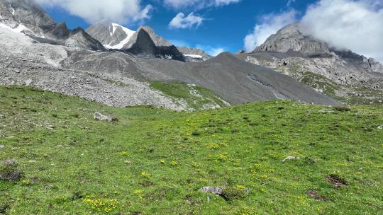 航拍四川甘孜党龄山脉主峰夏羌拉雪山风光