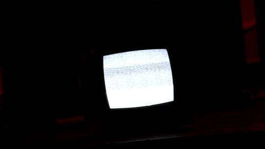 旧电视屏幕上的频闪画面
