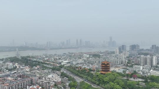 武汉主要地标附近的沙尘天气情况