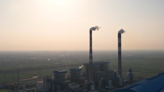 工厂烟囱排放污染气体