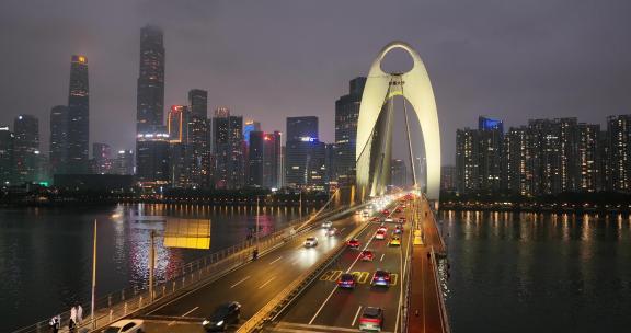广州猎德大桥繁忙的车流