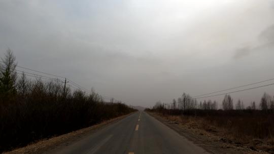 内蒙古边塞乡村公路沙尘暴景观