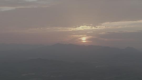 秋日夕阳下的皖南群山航拍4k灰度素材