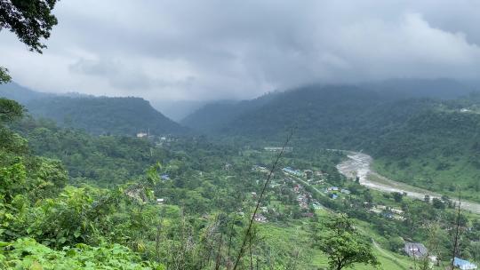 印度不丹边境的全景视频Jhalong，Dooars-West Bengal，印度