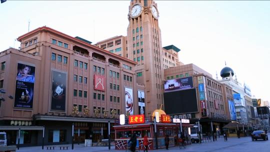 北京市百货大楼门前