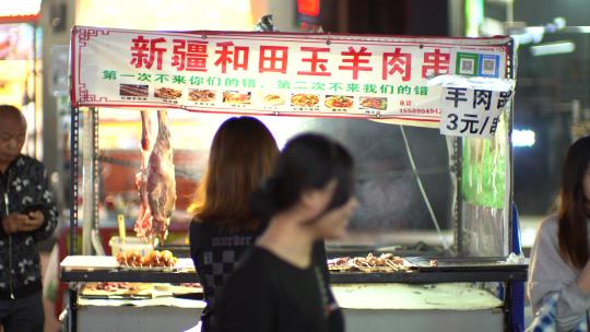 广州城中村夜市烧烤羊肉串