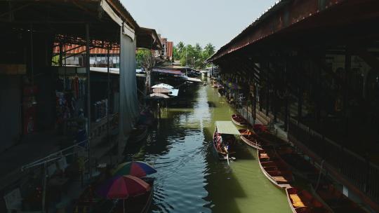 泰国曼谷的Damnoen Saduak水上市场，著名观光游船之旅