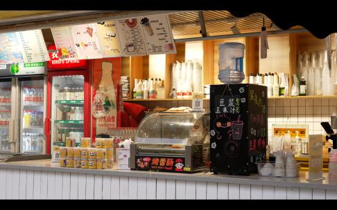 4K小卖部奶茶店货架上有饮料爆米花的空镜