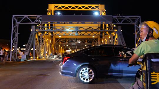天津解放桥夜景汽车旋转实拍1080p