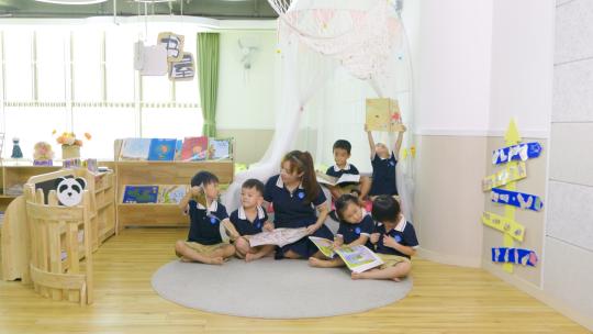 幼儿园儿童欢乐成长校园生活 开心学习阅读