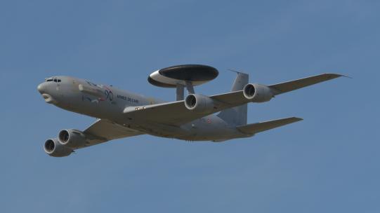 稳定：法国Avord航展法国E-3F预警机高清在线视频素材下载