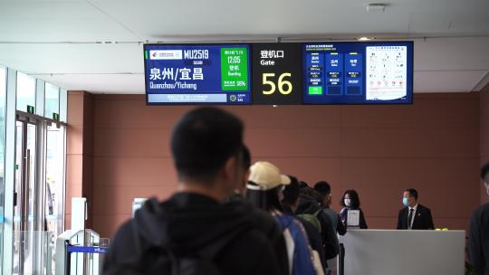 机场登机口排队等待登机人群泉州宜昌登机口视频素材模板下载