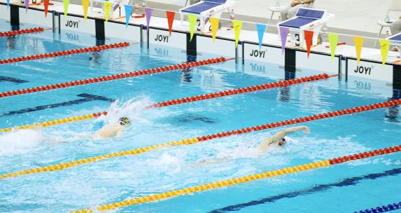 实拍水立方国家游泳中心男子自由泳比赛