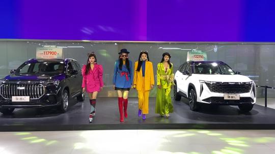 2023济南春季车展开幕，多品牌模特登场走秀