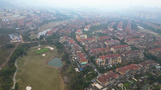航拍重庆南岸区：茶园别墅区与高尔夫球场