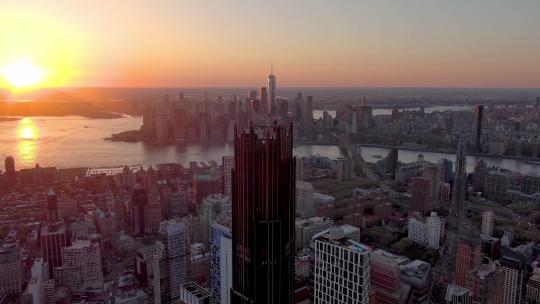 城市航拍纽约布鲁克林塔海岸线日出摩天大楼