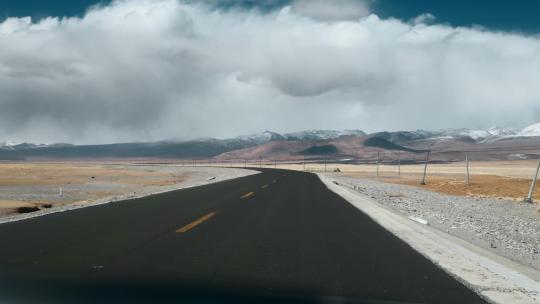 西藏旅游风光318国道车窗外公路蓝天白云