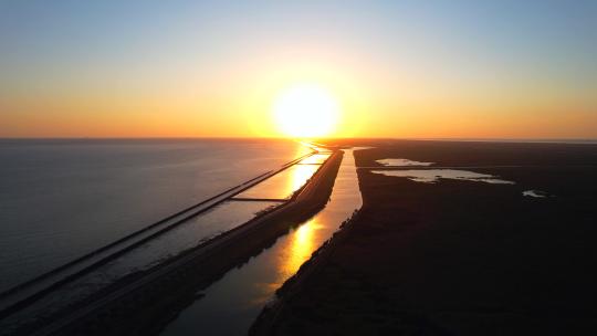 航拍逆光唯美金色日出