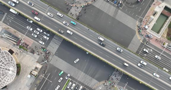福州城市交通俯拍道路车辆车流航拍城市道路