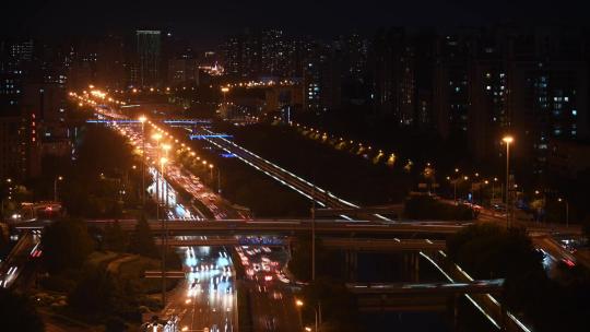 北京广渠门桥高峰期车流