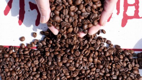 咖啡豆视频烘焙咖啡豆特写