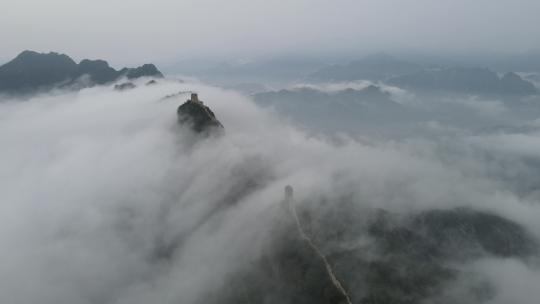 航拍雨后的北京密云司马台长城云海