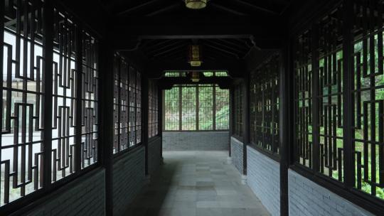 传统中式建筑走廊花窗
