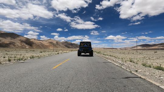 西藏阿里无人区公路行驶风景第一视角拍摄