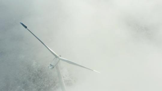 冬天雪景电力风车云海风光4K航拍视频素材模板下载