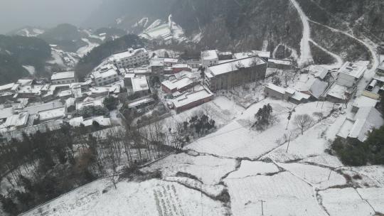 航拍美丽乡村雪景