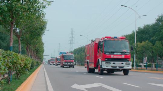 119消防车出警在路上行驶视频素材模板下载