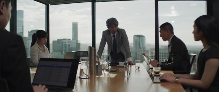 商务人士在办公室会议