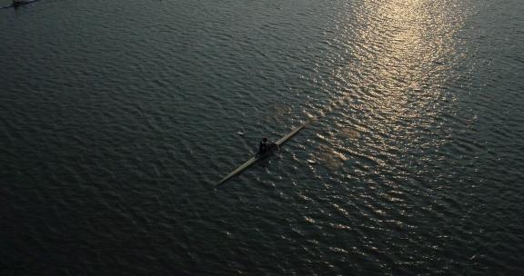 航拍南京玄武湖波光 跟拍独木舟 俯拍 近景