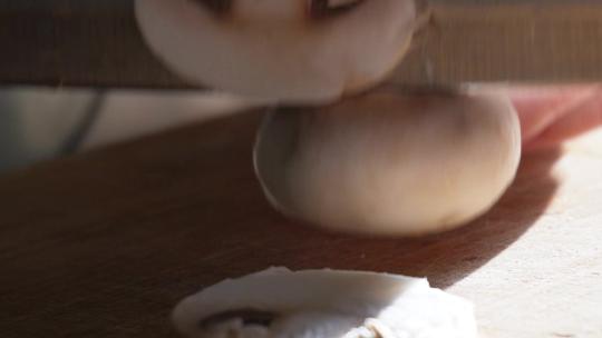 口蘑白蘑菇清洗切片视频素材模板下载