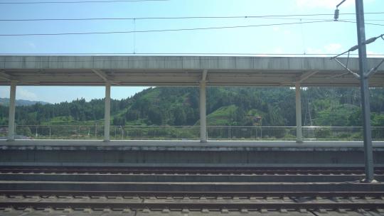 4k 高铁站高铁铁路运输和车厢窗外风景