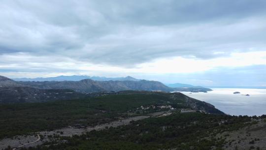 海岸的全景空中景观